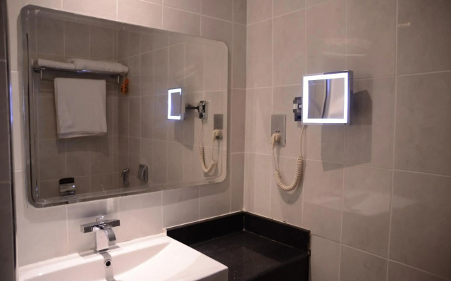 Cloud Hotel & Suites