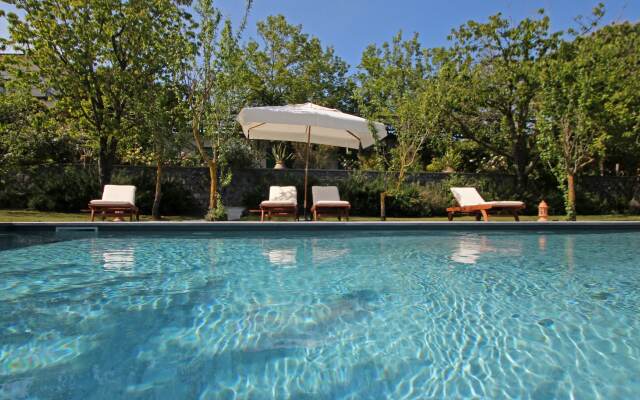La Casa Bianca Pool And Garden
