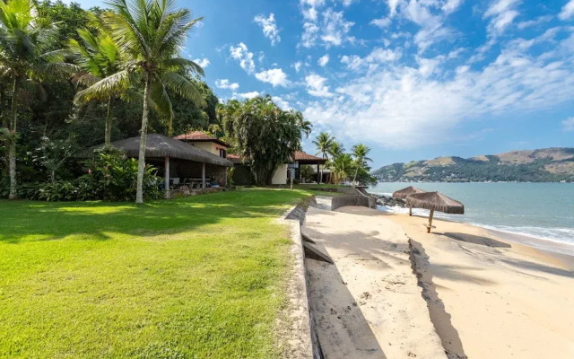 House With Private Beach in Porto Bello Mangaratiba