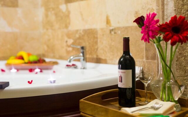 Jacob's Cave Suites
