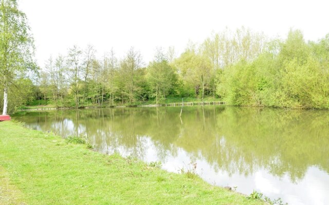 Quaint Chalet in Hannut with a Pond