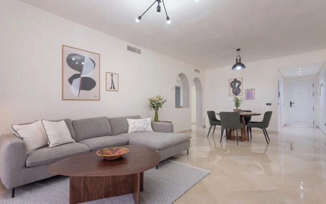 2 Bedroom, 2 Bathroom Penthouse Apartment