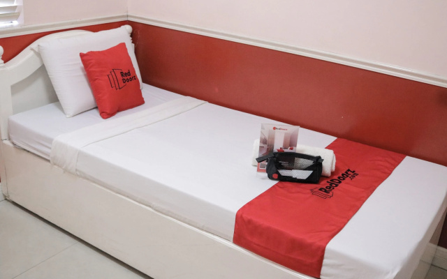 RedDoorz @ Bonifacio St Cebu
