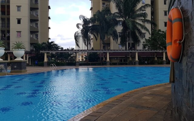Comfortable 2BR Apartment at Mediterania Palace Residence