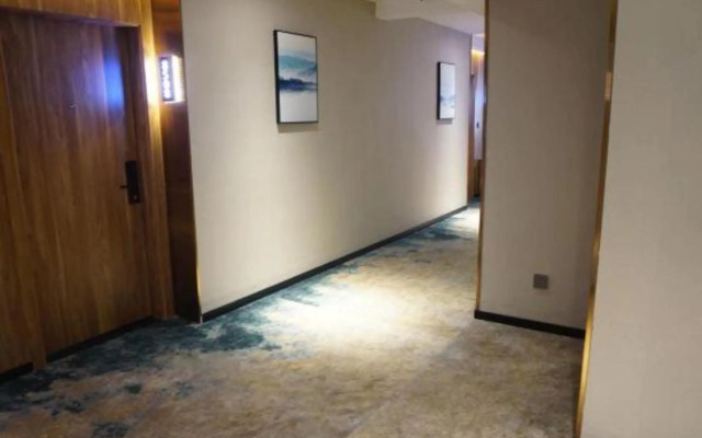 Yuefeng Boutique Hotel (Longyandong Station)