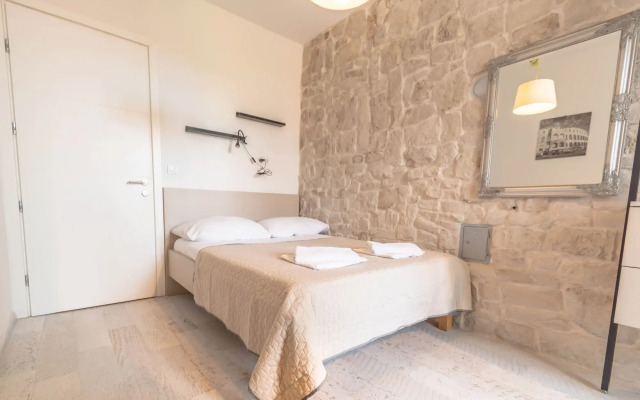 City Center Studio Apartments L&B