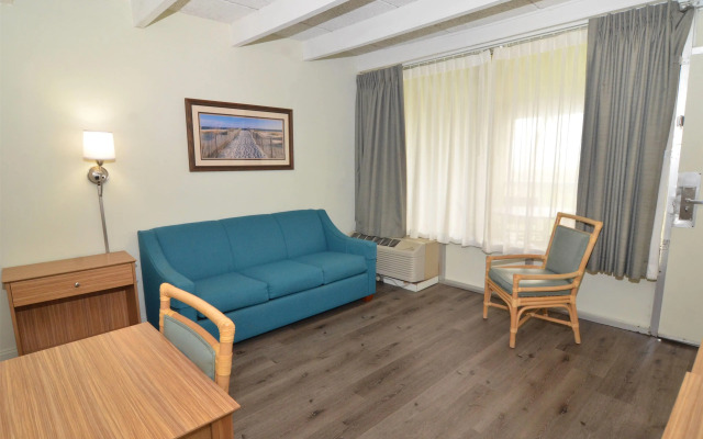 Days Inn & Suites by Wyndham Jekyll Island
