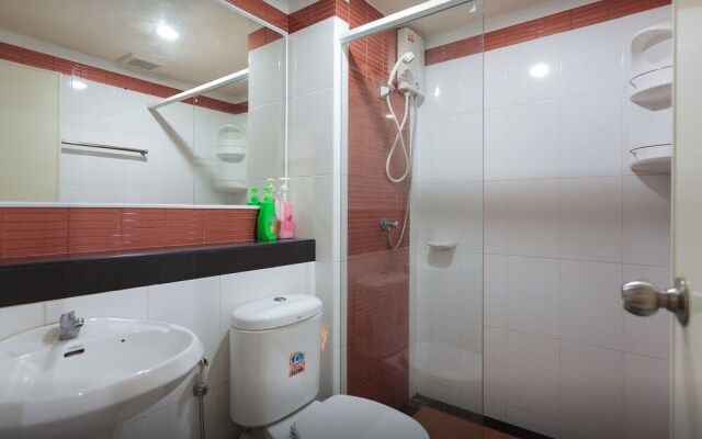 Comfy Room Near Bts Bangna, Free Wifi, Netflix, Pool, Gym