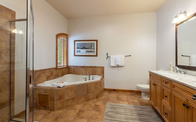 3059 The Timbers 2 Bedroom Condo by RedAwning