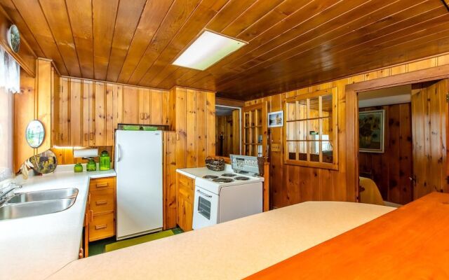 Deja Blue~mary Lake Boathouse~full of Charm!