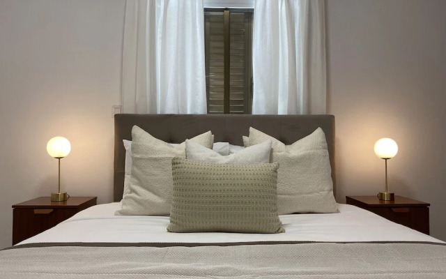 Phaedrus Living City Flat Androcleous