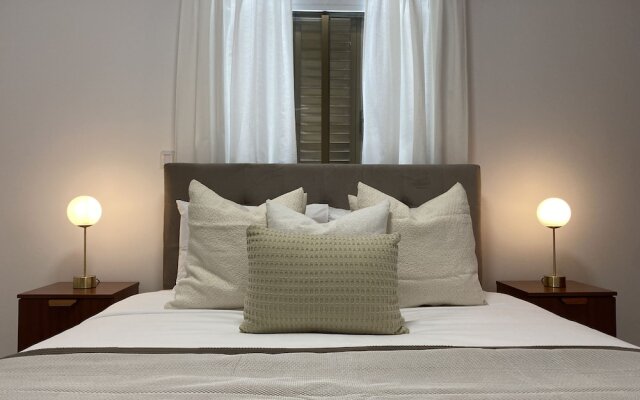 Phaedrus Living City Flat Androcleous