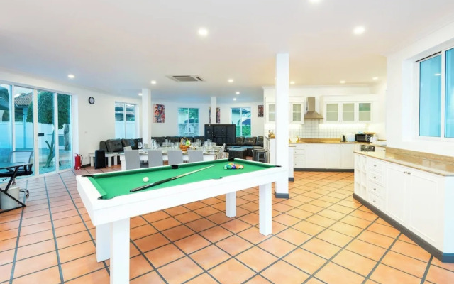 Luxury 4BR Private 425sqm Party Pool Villa