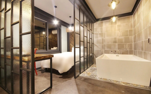 Yeosu 1st Avenue Hotel