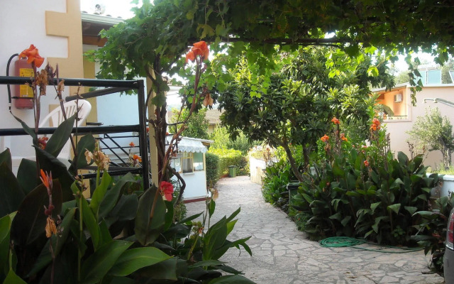 Kostas Apartments & Studios