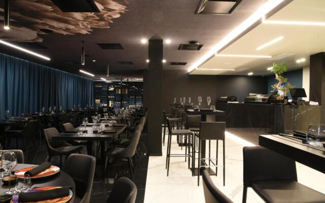 DEMSI Palace Hotel & Restaurant