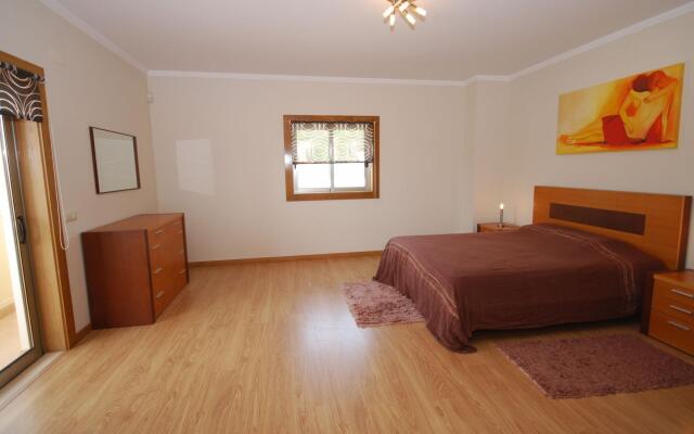 Spacious villa in Albufeira with private pool