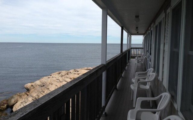 Bearskin Neck Motor Lodge