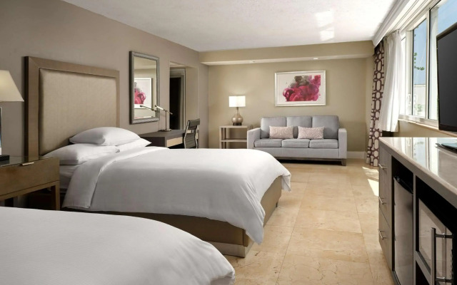 DoubleTree by Hilton Grand Hotel Biscayne Bay