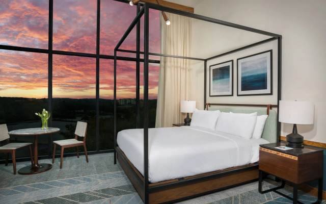 Merriweather Lakehouse, Autograph Collection