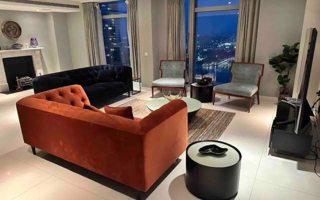 Stunning 4-bed Duplex Penthouse in London