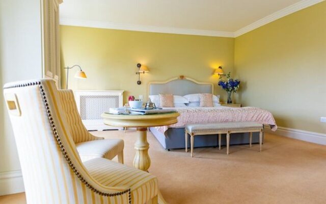 Step House Hotel