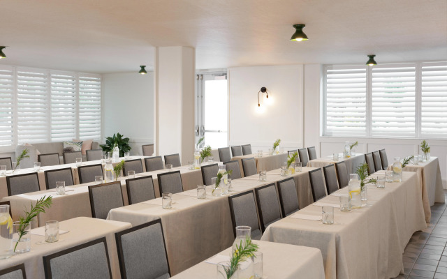 Kimpton Surfcomber Hotel by IHG