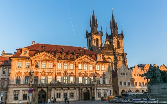 The Old Town Square & Parizska Apartments