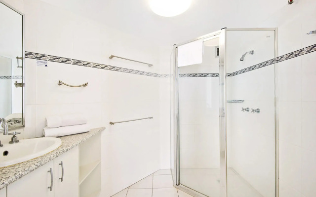 Surfers International Apartments Resort