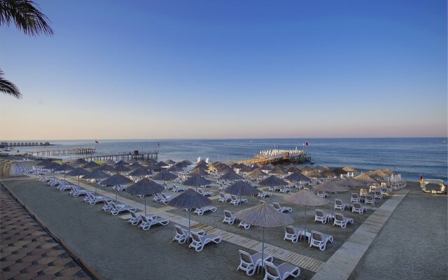 Quattro Beach Spa & Resort Hotel