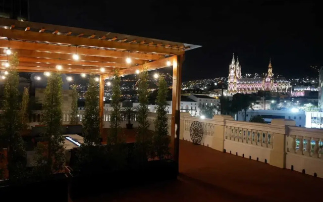 Casona 1914 Quito - Gothic Cathedral View Rooftop