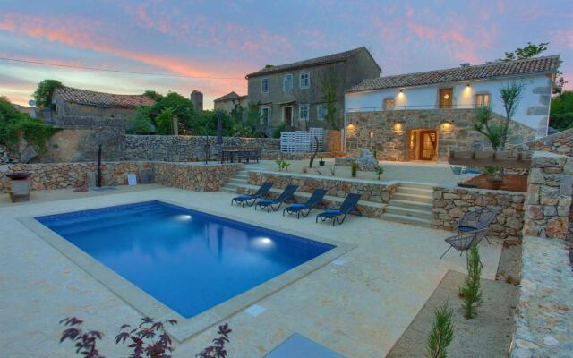 Villa MAY