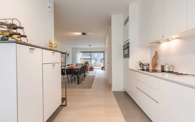 New Holiday Home With Parking Near the Beach