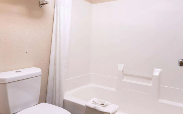 Super 8 by Wyndham Big Rapids