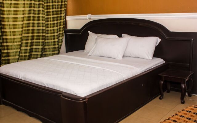 Oakland Suites