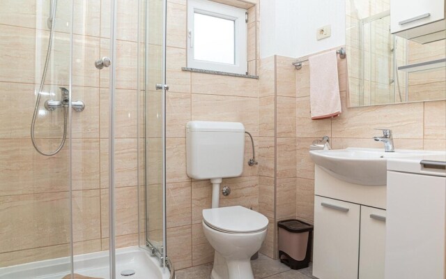 Beautiful Apartment in Sevid With 2 Bedrooms and Wifi
