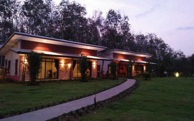 Phuket Sirinapha Resort