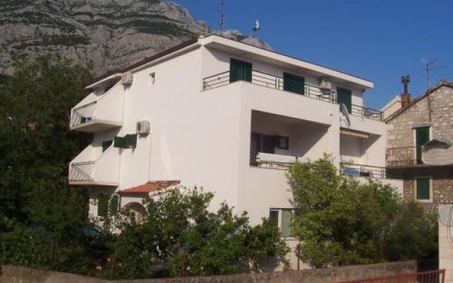 SUBTUB Hostel Makarska