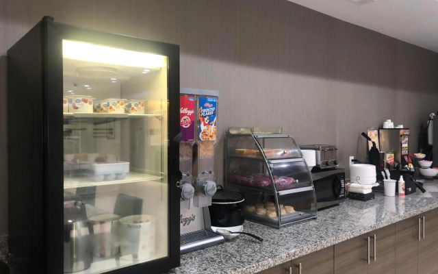 Catoosa Inn & Suites