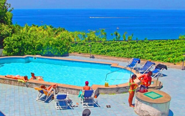 Paradise Beach Hostel