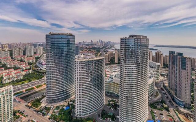 Vienna Classic Hotel (Qingdao Golden Beach Wuyue Plaza)
