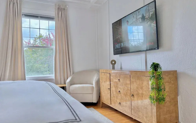 The Colonial Mt. Lebanon by Luxe PGH