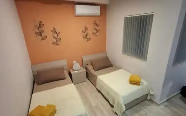 Modern 3BR Apt With Large Balcony