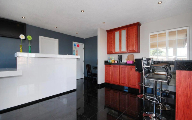 Solaire Inn & Suites