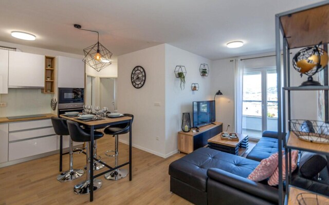 Awesome apartment in Split with WiFi and 2 Bedrooms