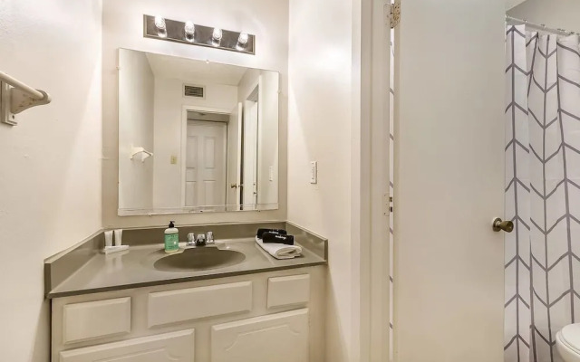 Social Suite + Pool + Gym