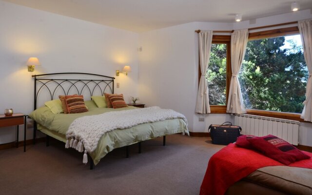 Amazing 4 Bedroom Chalet Villa Traful VT1 by Apartments Bariloche