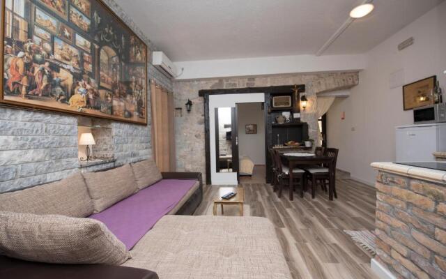 Elena Rooms