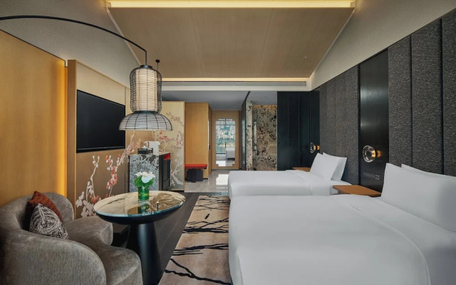 Hualuxe Chongqing Wushan by IHG