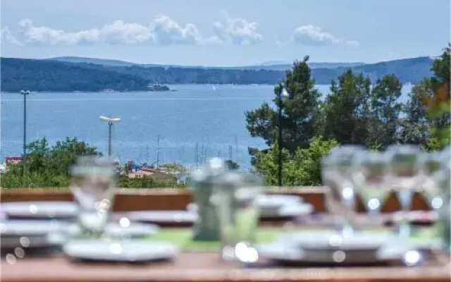 Four Bedroom Holiday Home In Kastel Sucurac